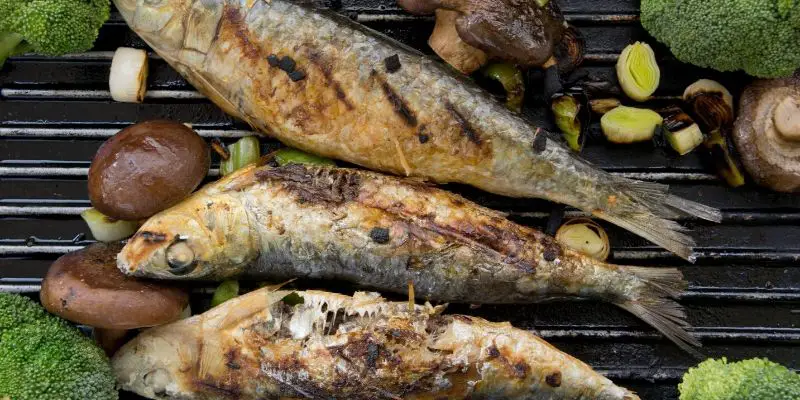 grilling sardines with veggies